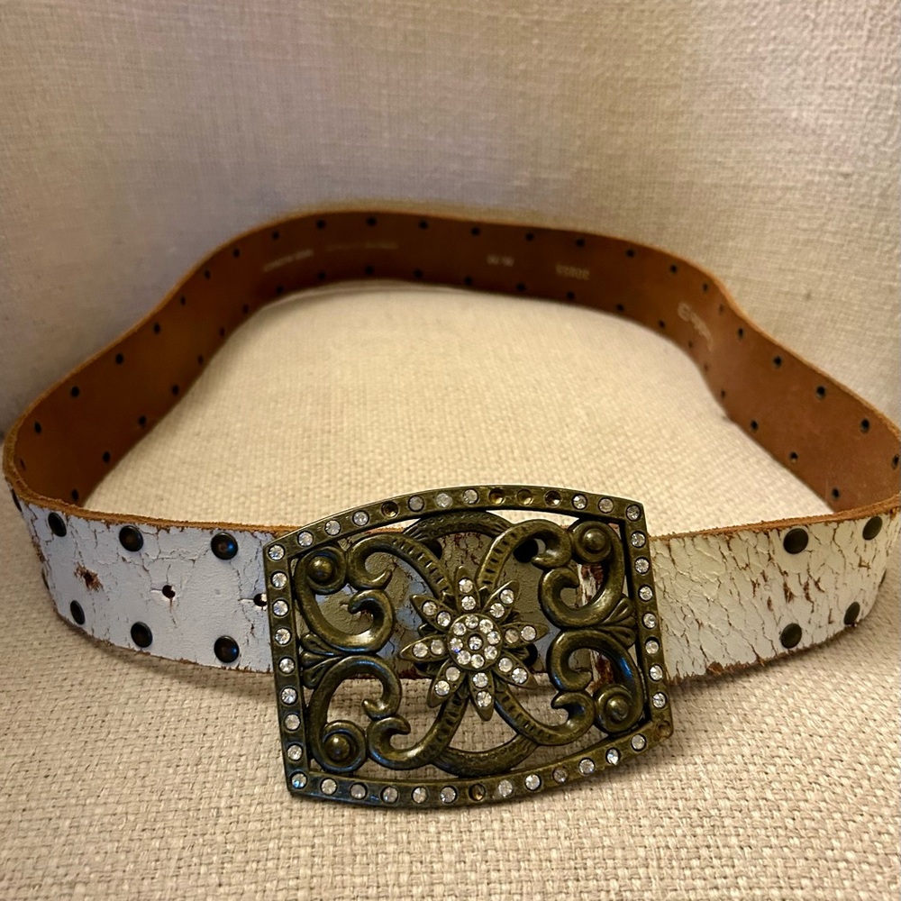 Embellished White/Brown Crackled Belt with Bronze Accents. Size Medium.